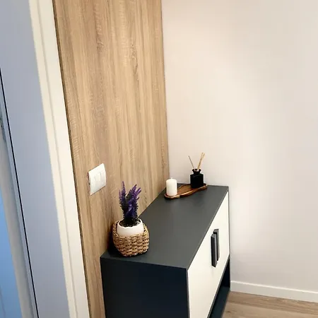 Nemelia House Apartament *