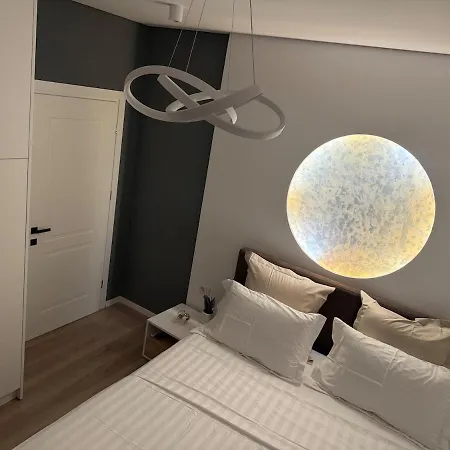 Nemelia House סרנדה